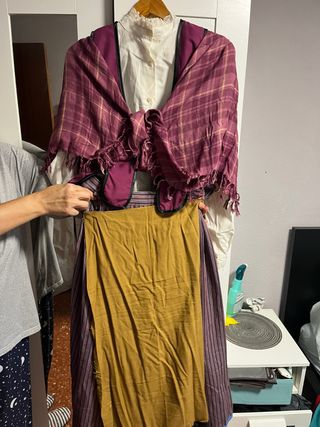 Traje de Baturra Morado y Amarillo