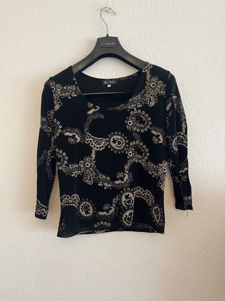 Camiseta fiesta con hilo dorado