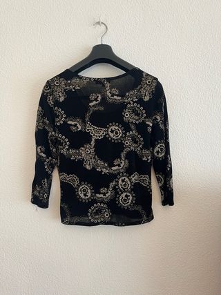 Camiseta fiesta con hilo dorado