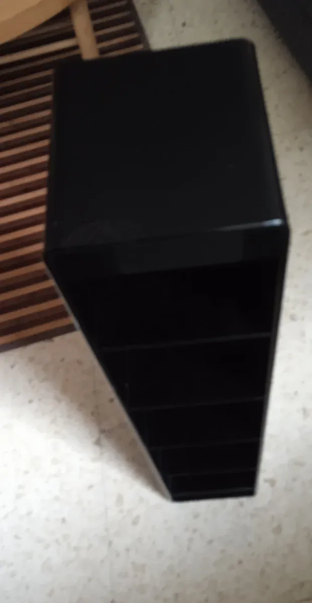 Estantería negra lacada