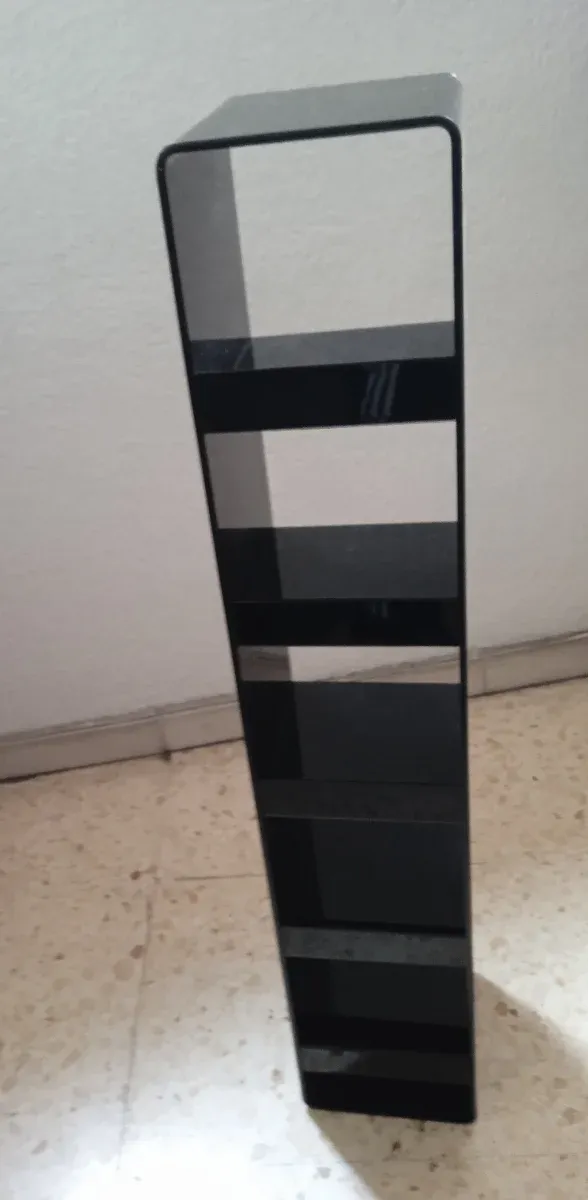 Estantería negra lacada