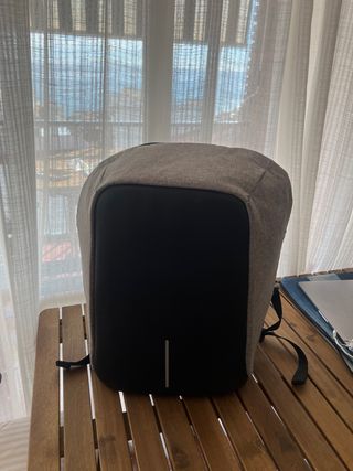 Mochila XD Design gris y negra