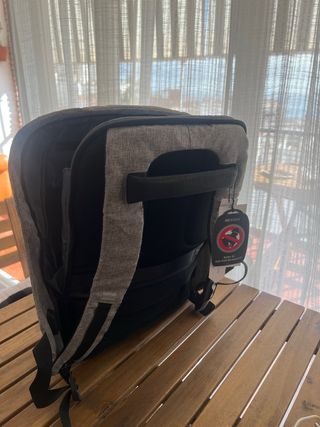 Mochila XD Design gris y negra