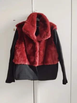 Cappotto Ecopelliccia Rosso e Nero