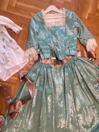 Traje de Fallera Teal y Dorado