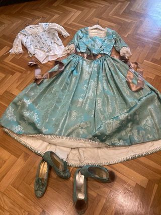 Traje de Fallera Teal y Dorado