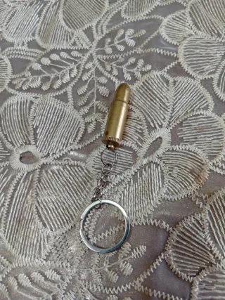 Accendino vintage a forma di proiettile