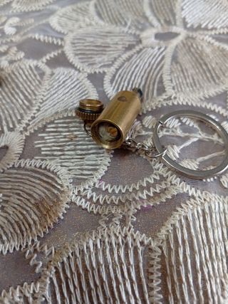 Accendino vintage a forma di proiettile