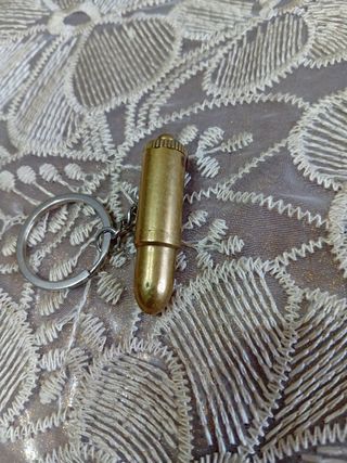 Accendino vintage a forma di proiettile