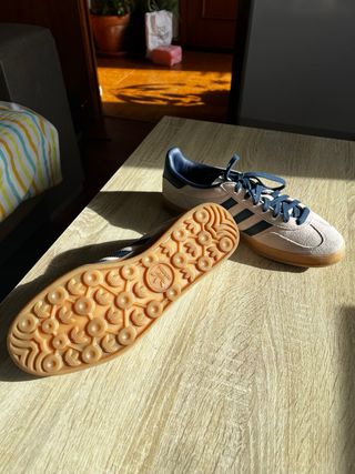 Zapatillas Adidas Gazelle Beige y Azul