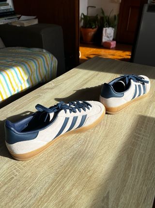 Zapatillas Adidas Gazelle Beige y Azul