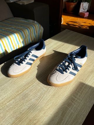 Zapatillas Adidas Gazelle Beige y Azul