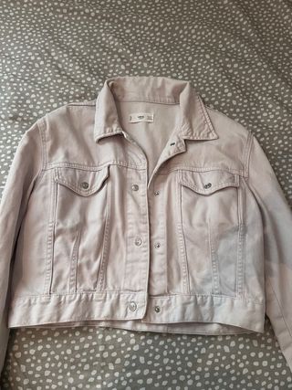 Chaqueta vaquera rosa Mango