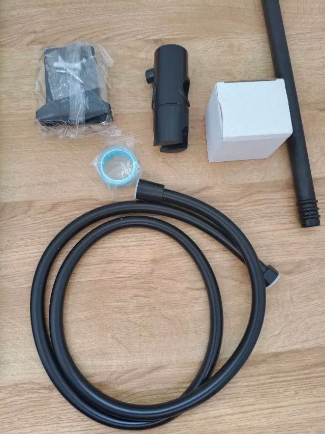 COLUMNA DE DUCHA NEGRA MULTIFUNCIÓN NUEVA A 40 EUR