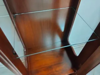 Vitrina madera y cristal con cajón