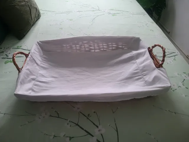 Cestino di vimini con manici