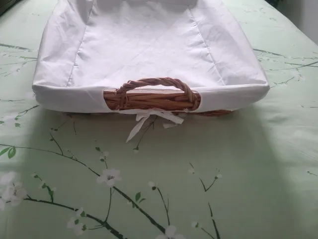 Cestino di vimini con manici