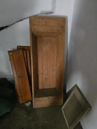 Artesa antigua de madera