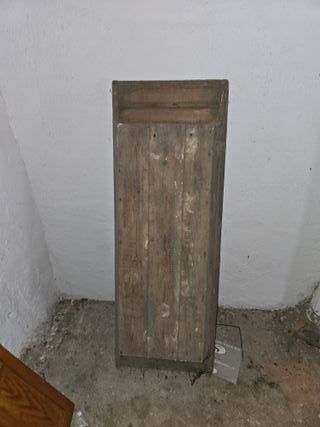 Artesa antigua de madera