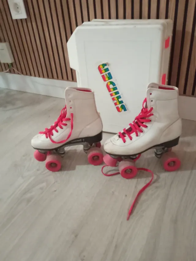 Patines 4 ruedas blancos y rojos .número 34
