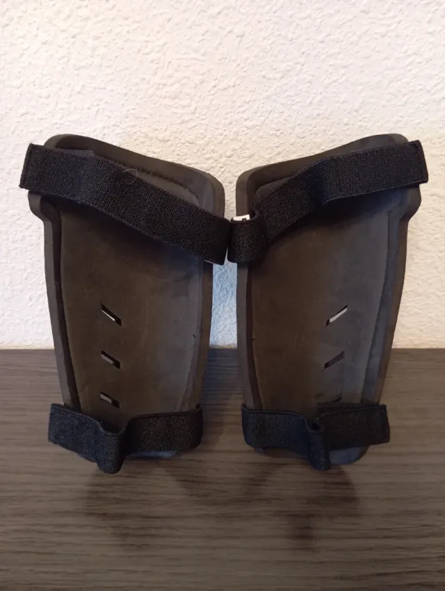 Espinilleras Nike Negras