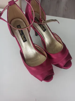 Conjunto bolso, zapatos y tocado color bugambilla