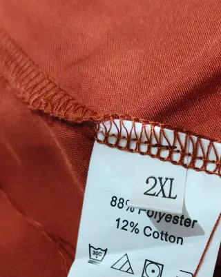 Shorts naranjas con cinturón