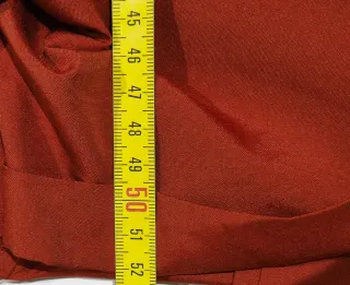 Shorts naranjas con cinturón