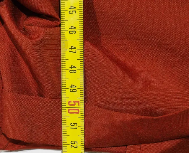 Shorts naranjas con cinturón