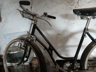 Bicicleta Clásica Negra.y frenos de varilla.