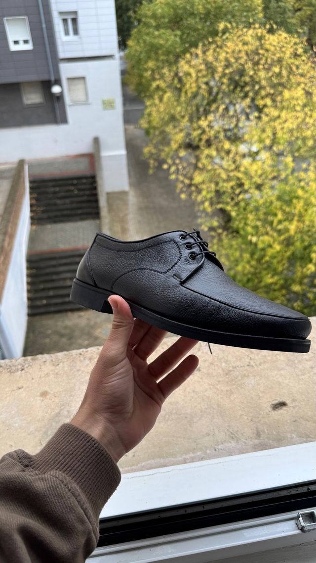 Zapatos negros elegantes