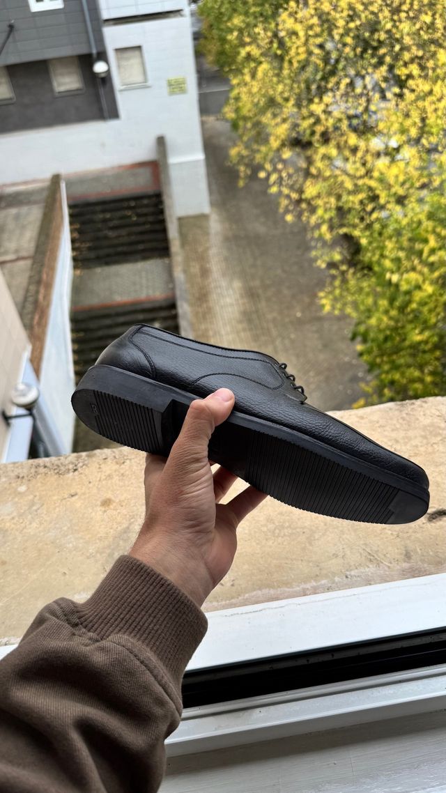 Zapatos negros elegantes