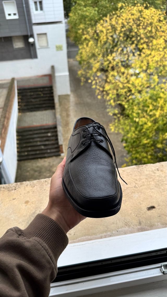 Zapatos negros elegantes