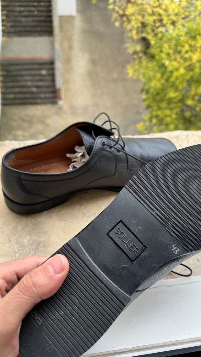 Zapatos negros elegantes