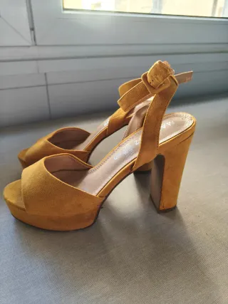 Sandalias tacón Maripaz amarillas