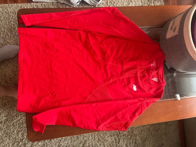 Camiseta térmica New Balance roja TALLA L
