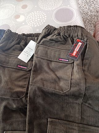 Pantalones de trabajo azul y verde Talla 44 y 42.
