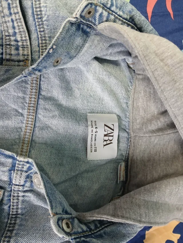 Cazadora vaquera con capucha Zara unisex