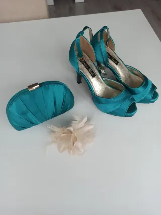 Conjunto bolso, zapatos y tocado turquesa