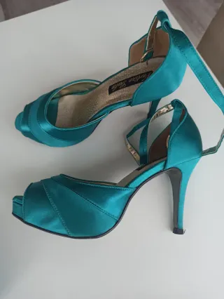 Conjunto bolso, zapatos y tocado turquesa