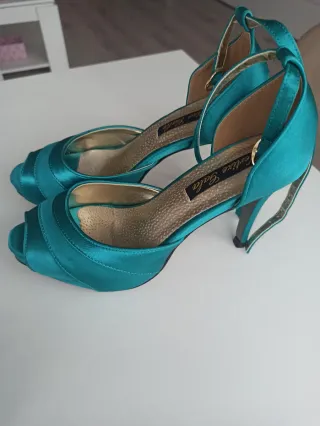 Conjunto bolso, zapatos y tocado turquesa