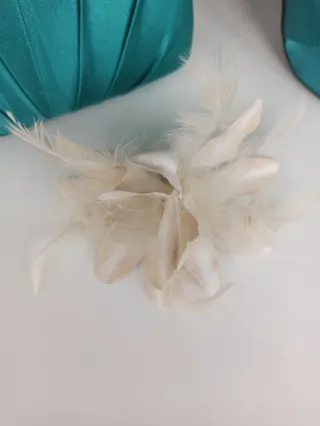 Conjunto bolso, zapatos y tocado turquesa