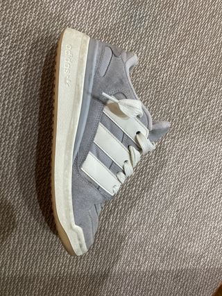 Zapatillas Adidas Forum Gris y Blanco