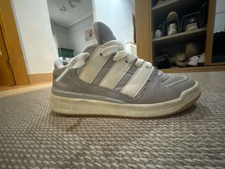 Zapatillas Adidas Forum Gris y Blanco