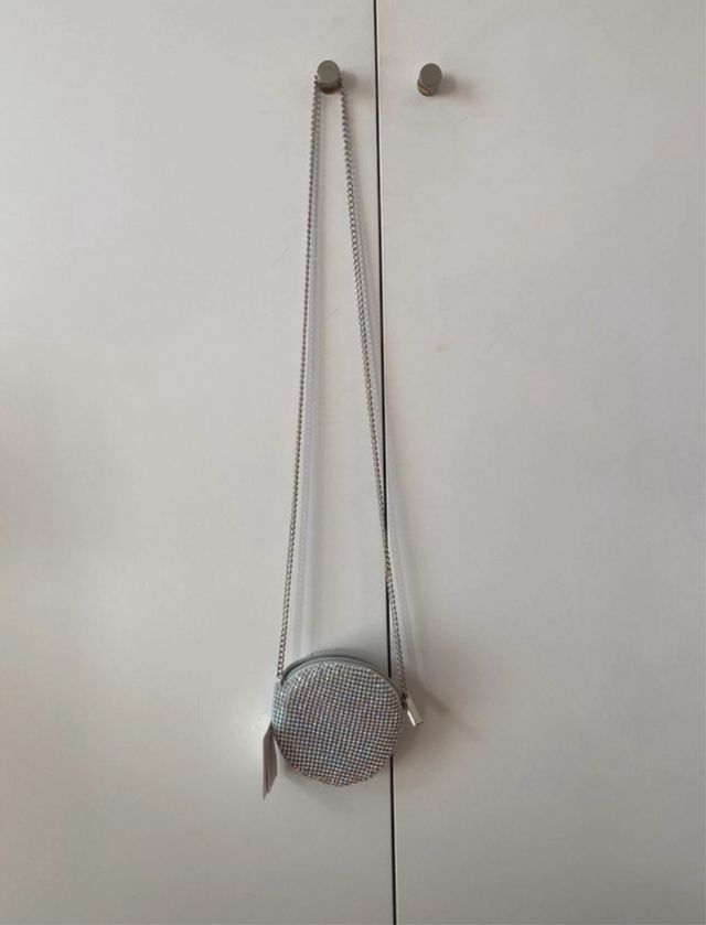 Bolso redondo lentejuelas Urban Outfitters