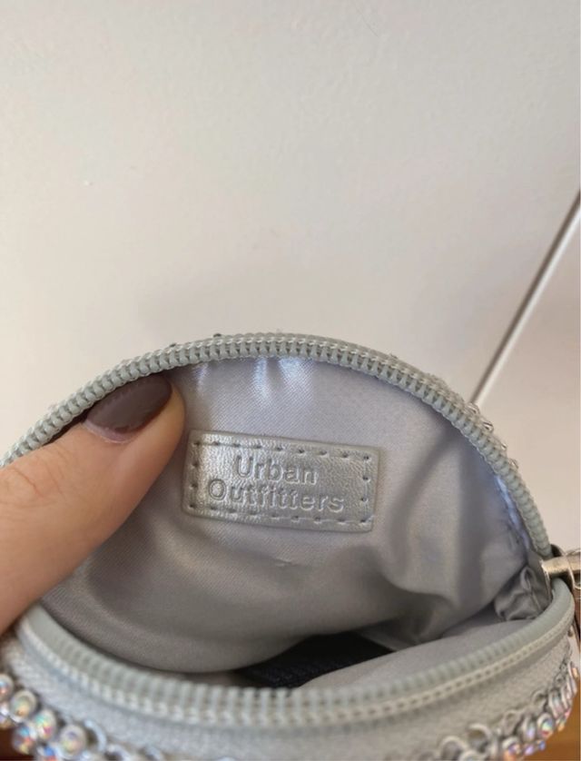 Bolso redondo lentejuelas Urban Outfitters