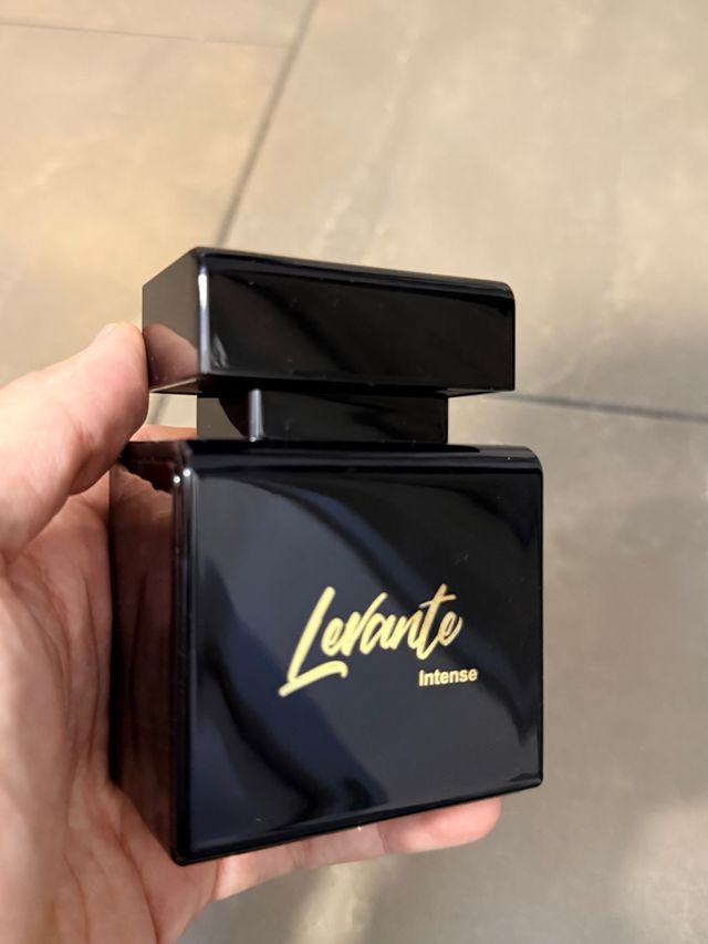 JO Milano Levante Intense Perfume Negro Dorado