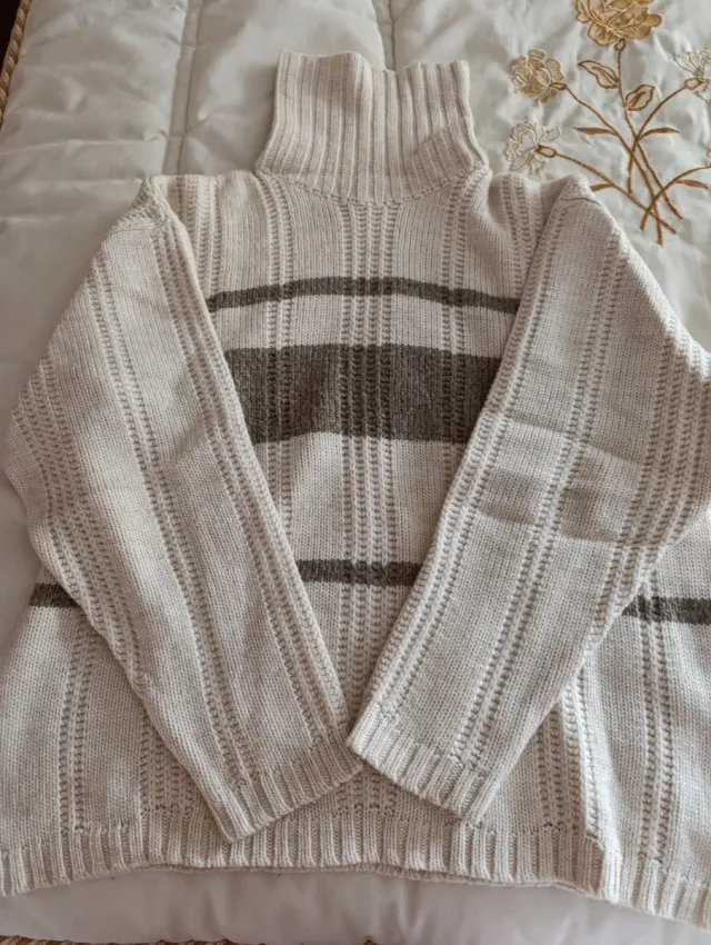 Jersey de punto beige y marrón