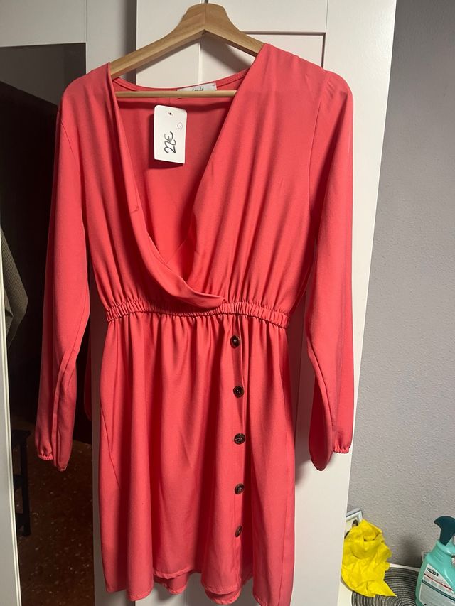 Vestido rosa con botones