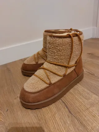 Botas de nieve beige y marrón